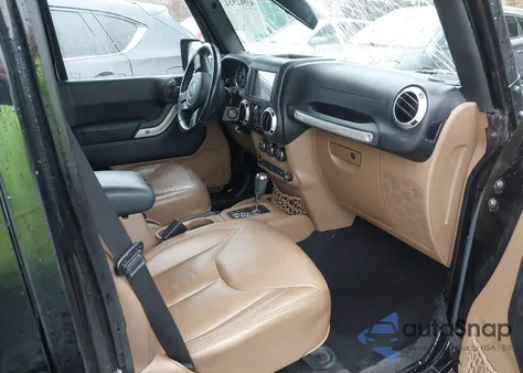 2015 Jeep Wrangler Unlimited Sahara z USA, uszkodzony, nr VIN 1C4BJWEG4FL732864